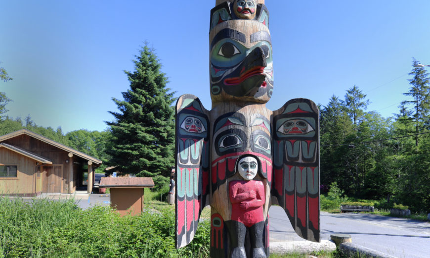 Proud Raven Totem Pole, Taantʼa kwáan Gaanax.ádi clan of the Raven moiety, first carved in the 1880s, recarved c. 1940 as part of a CCC project (Saxman Totem Park, Saxman, Alaska)